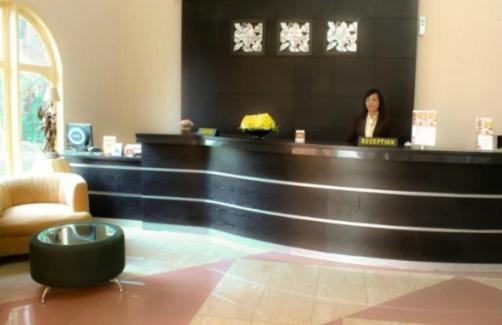 Grand Prioritas Hotel Bogor Bagian luar foto