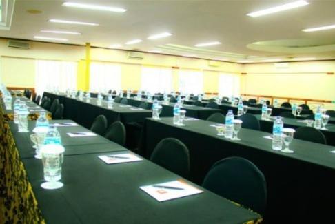 Grand Prioritas Hotel Bogor Bagian luar foto