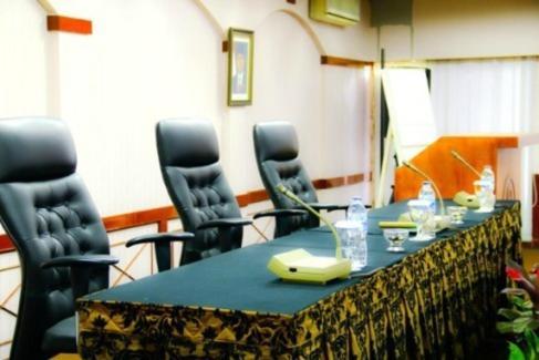 Grand Prioritas Hotel Bogor Bagian luar foto